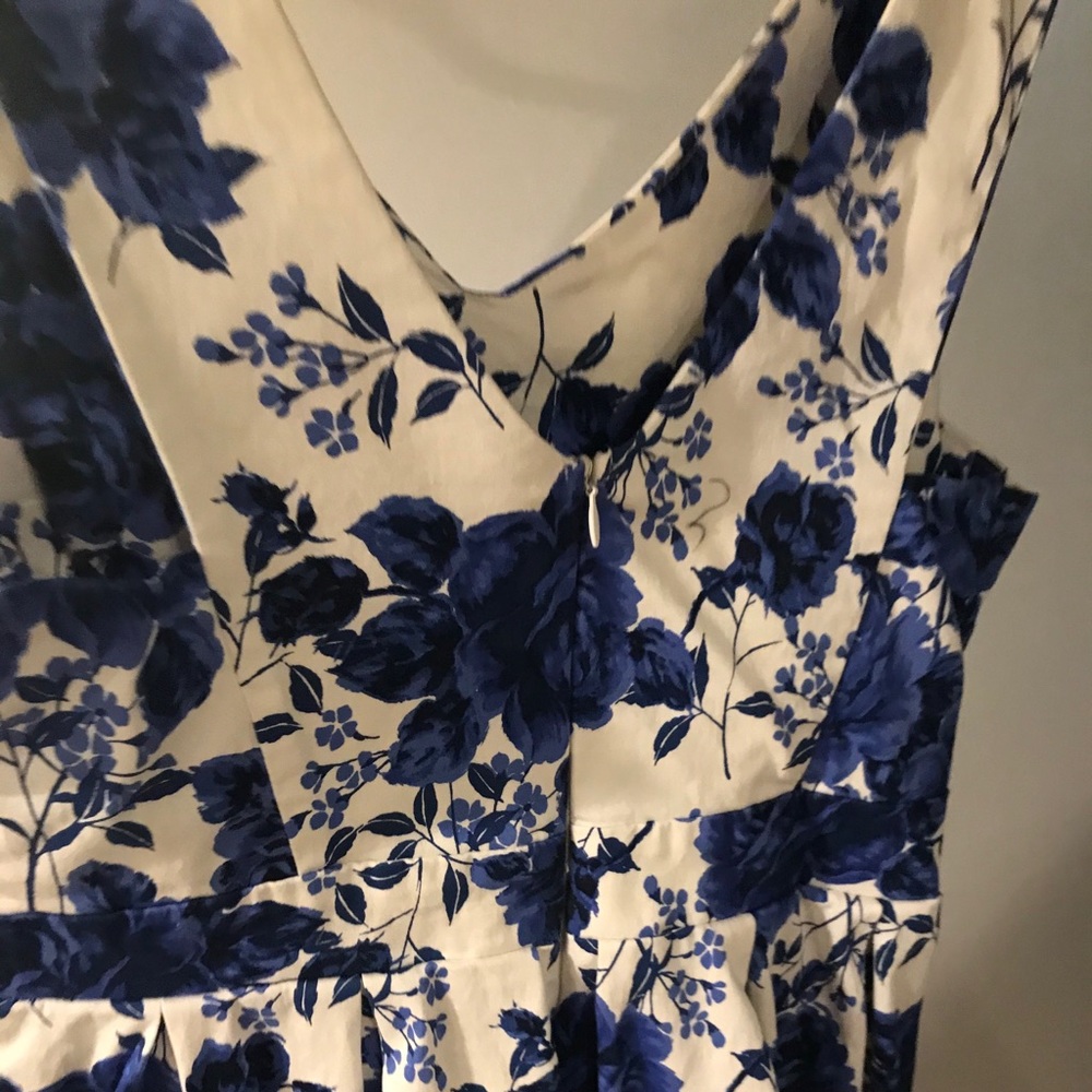 Super cute floral dress - Picture 2 of 4